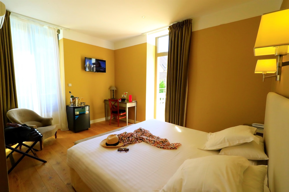 Hotel Le Renoir 15/36