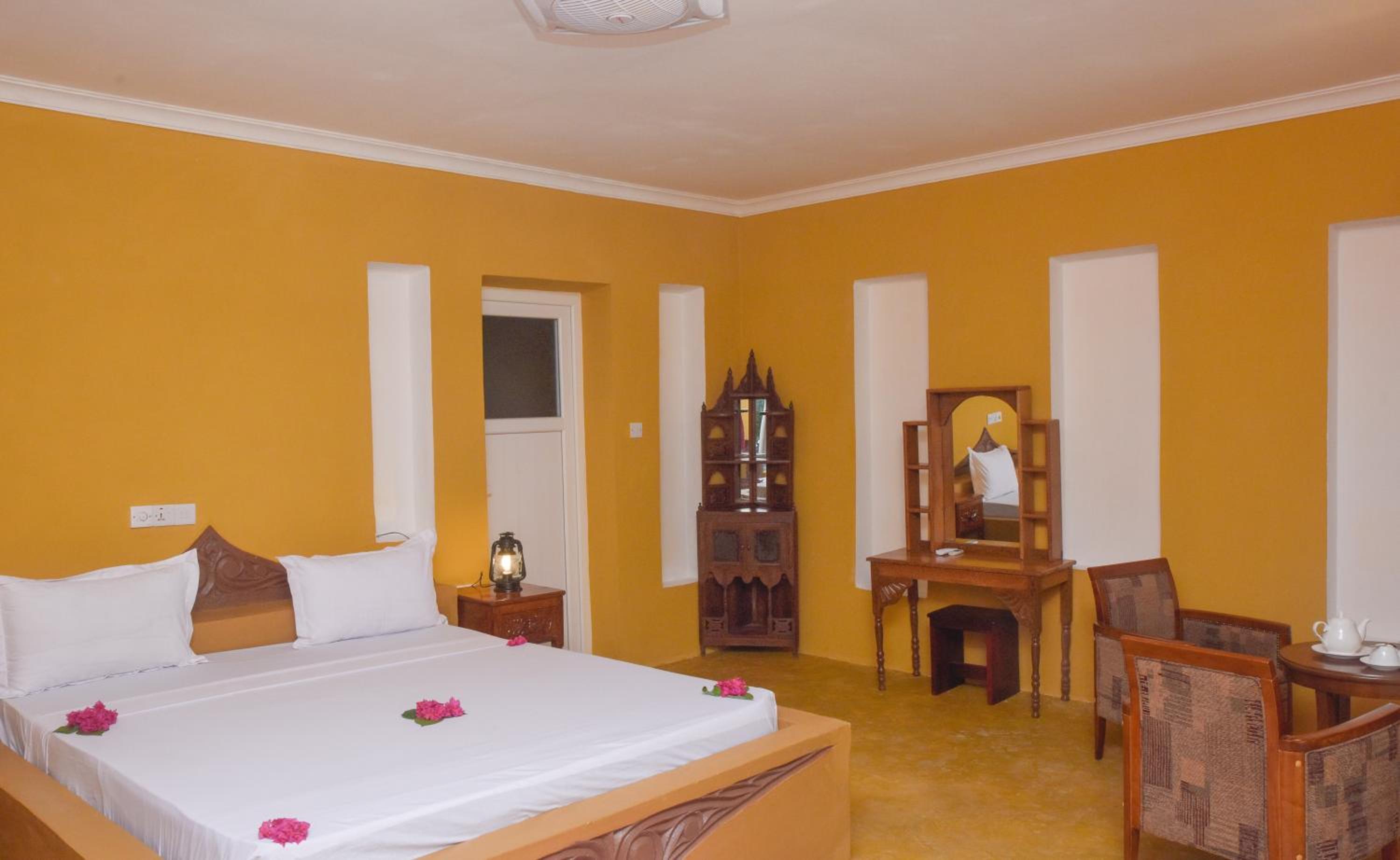 DELUXE, DOUBLE BED