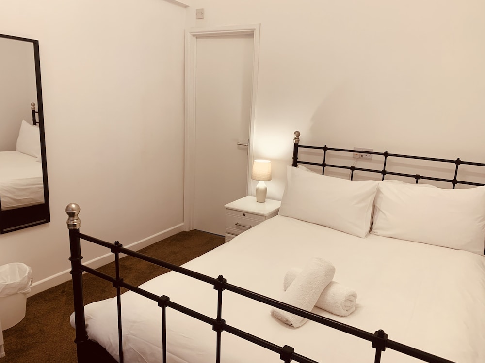 PRESTON HOTEL 8/49