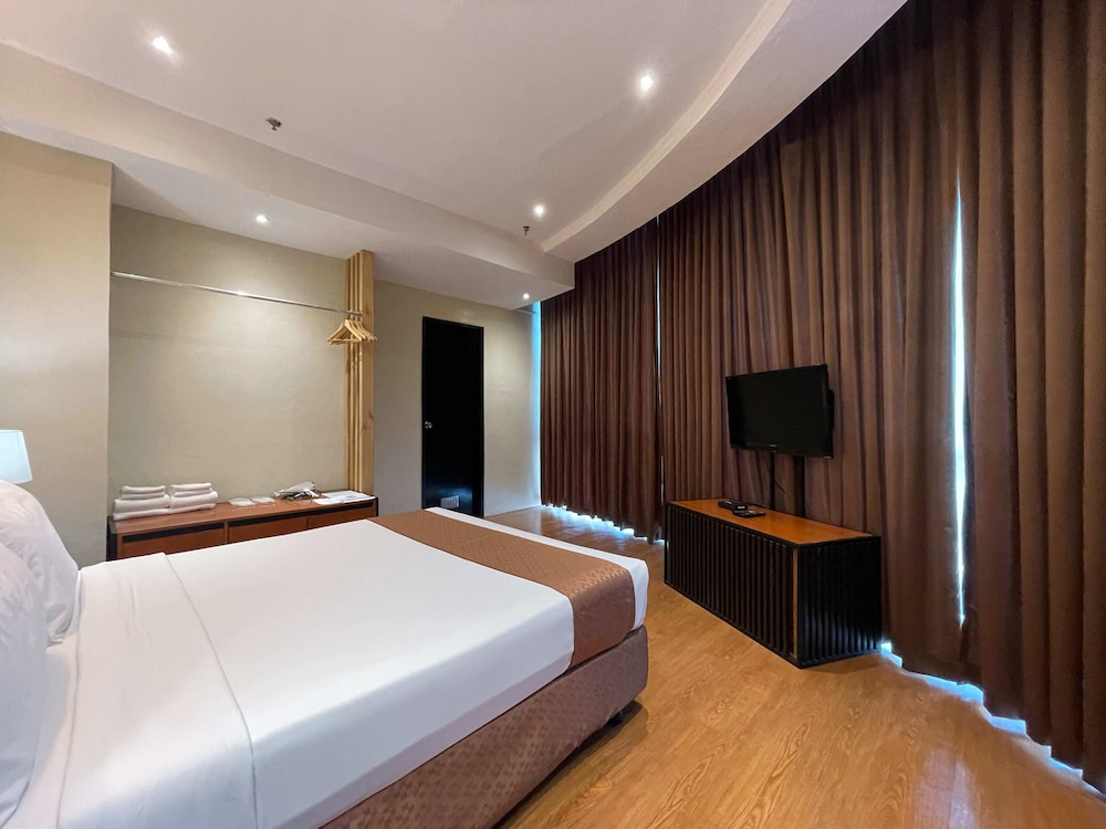 Golden Peak Hotel and Suites powered by Cocotel 16/63