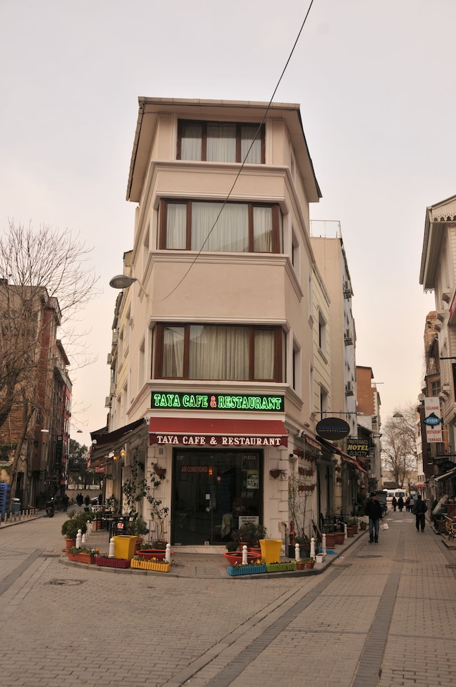TAYA HATUN HOTEL 8/62
