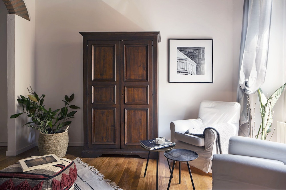 A Few Steps to The Duomo Majestic 5BD Apt 20/29
