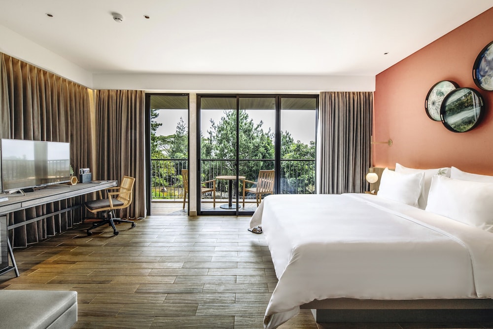 Exclusive, Unique, King Bed, Corner