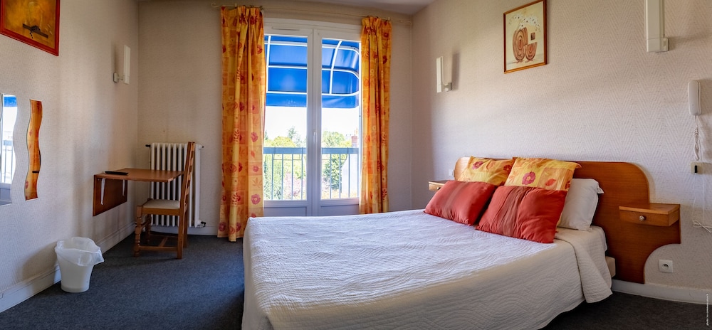 HOTEL CHRISTINA 22/57