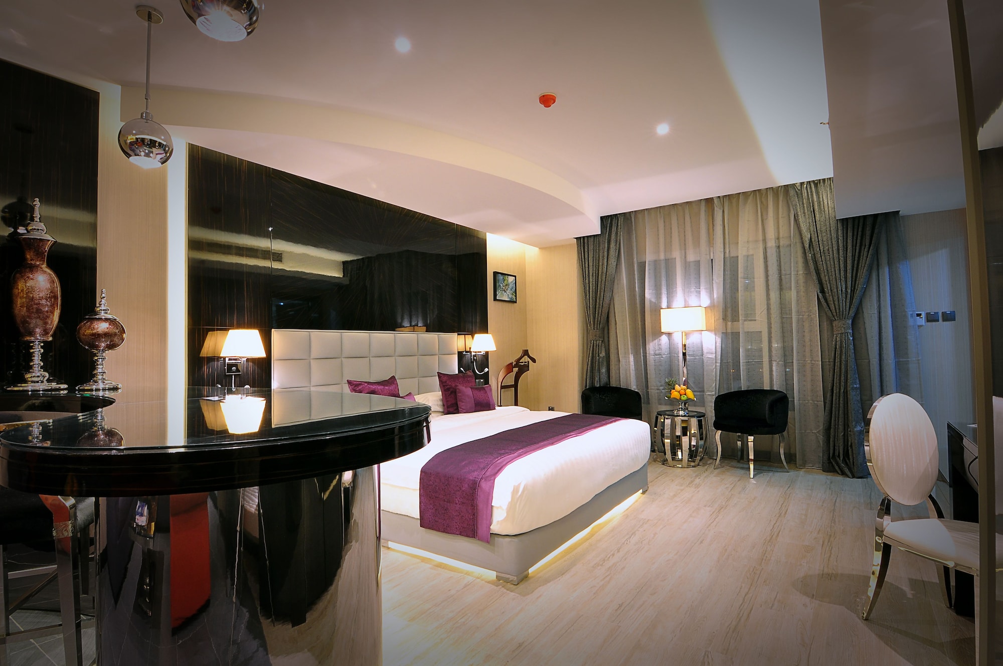 DELUXE, SINGLE, KING BED