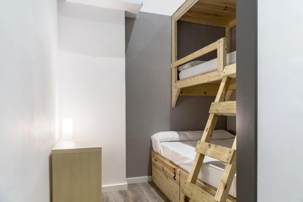 Ant Hostel Barcelona 57/66