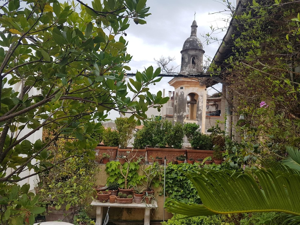 La Terrazza Dei Pelargoni B&B 38/44