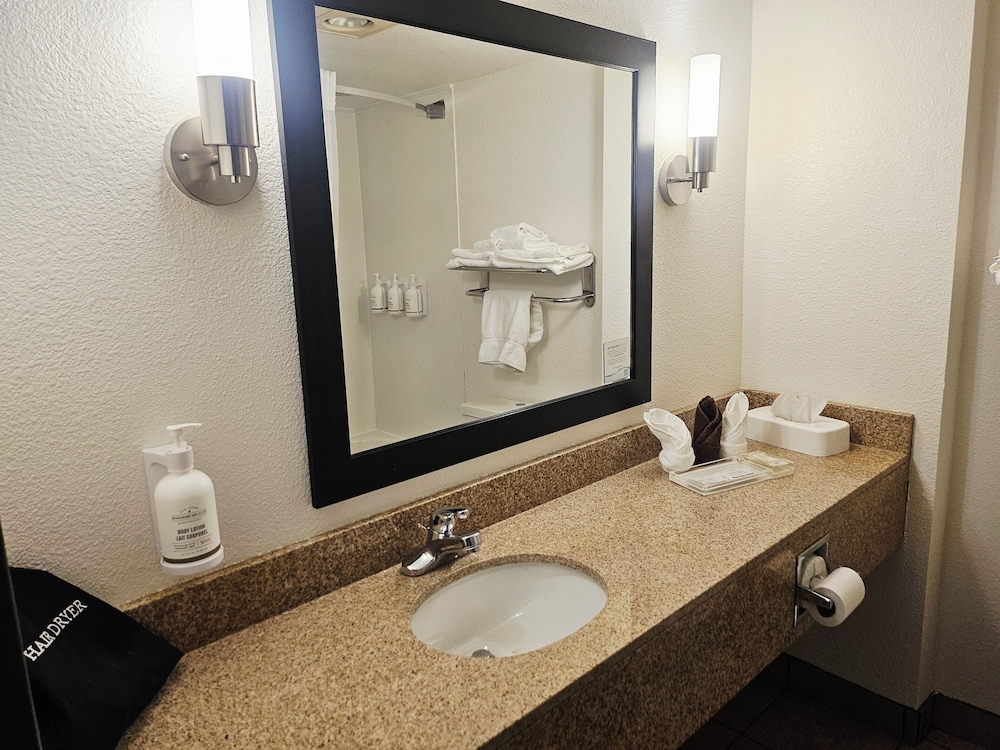 Ramada Plaza by Wyndham Sheridan Hotel and Convention Center 48/50