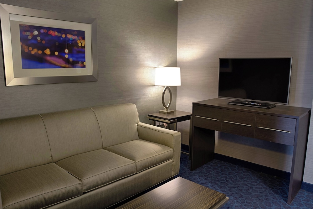 HOLIDAY INN EXPRESS SUITES SIDNEY 34/60