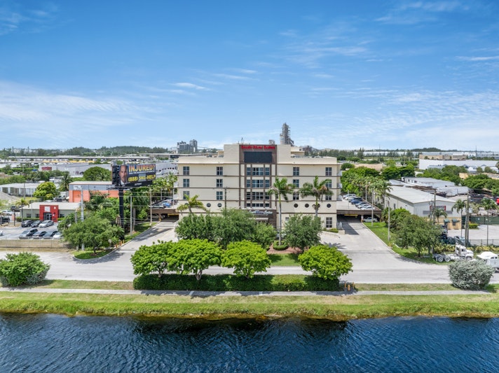 South River Suites 1/6