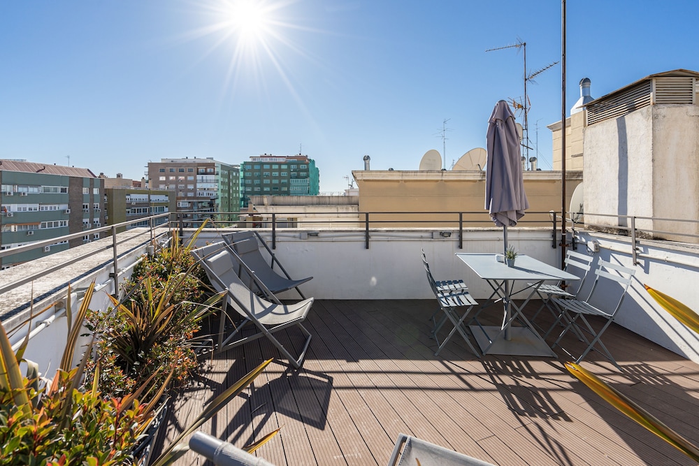 Feelathome Waldorf Suites Apartments 36/40