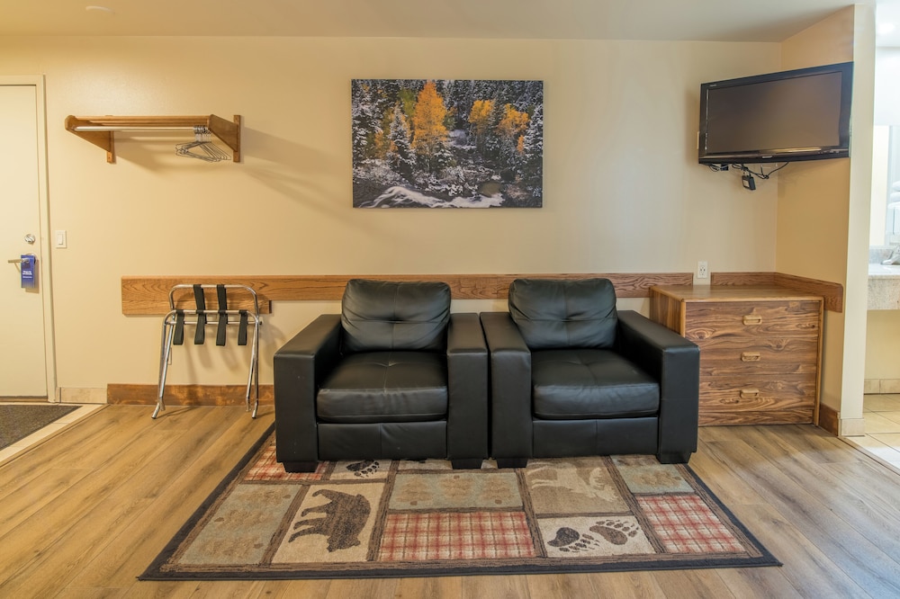 Glenwood Springs Cedar Lodge 32/48