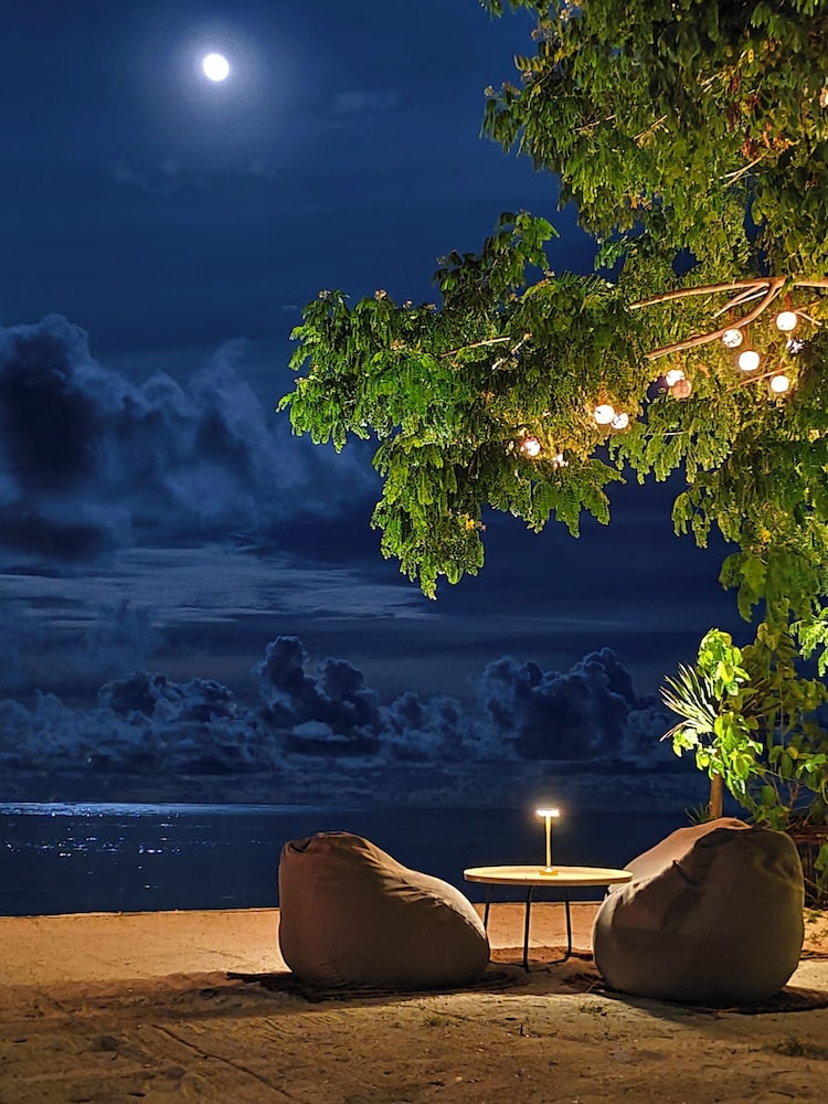 Reef Beach Resort 60/69