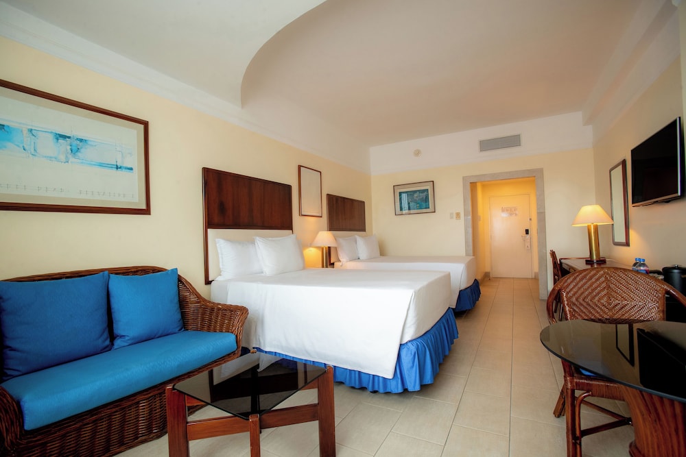 Room, 2 Double Beds, City View