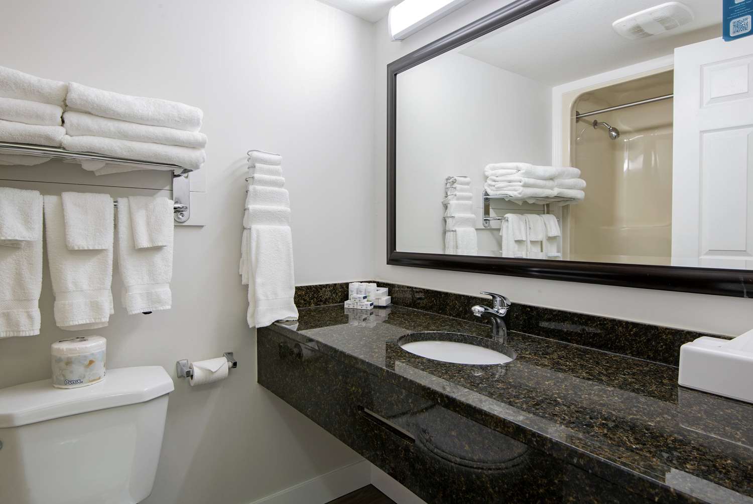Travelodge By Wyndham Kamloops Mountview 62/69