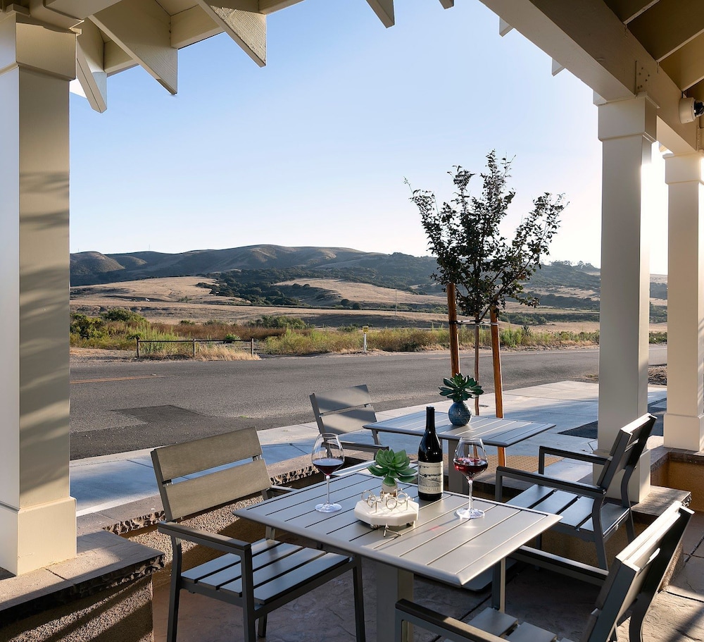 Wine Stone Inn 2/64