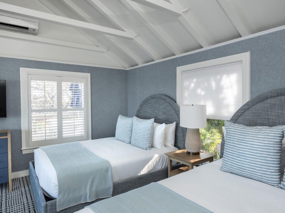 Premier, 2 Queen Beds, Water View