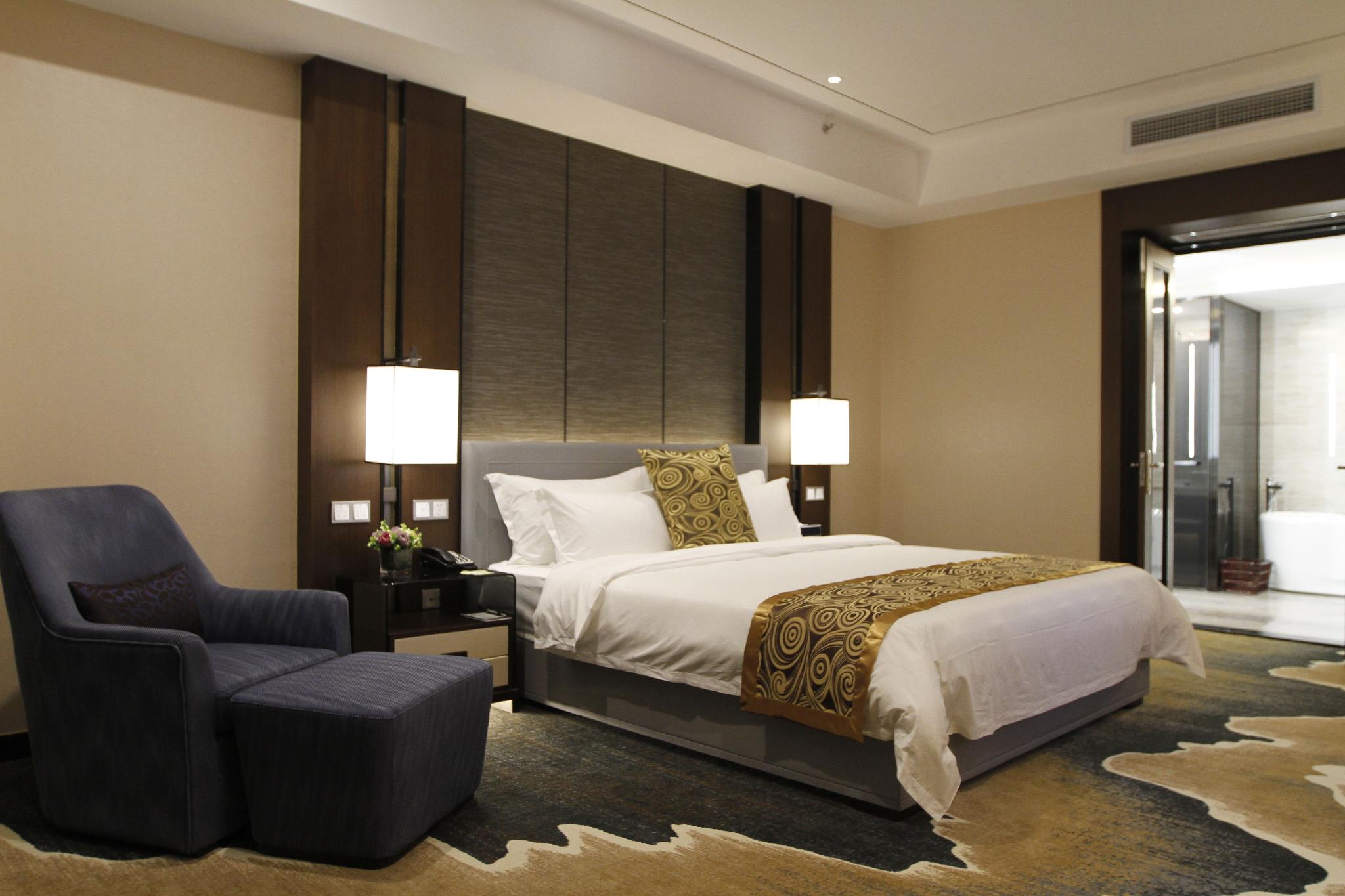 Qiankun International Hotel Xiaogan 6/23