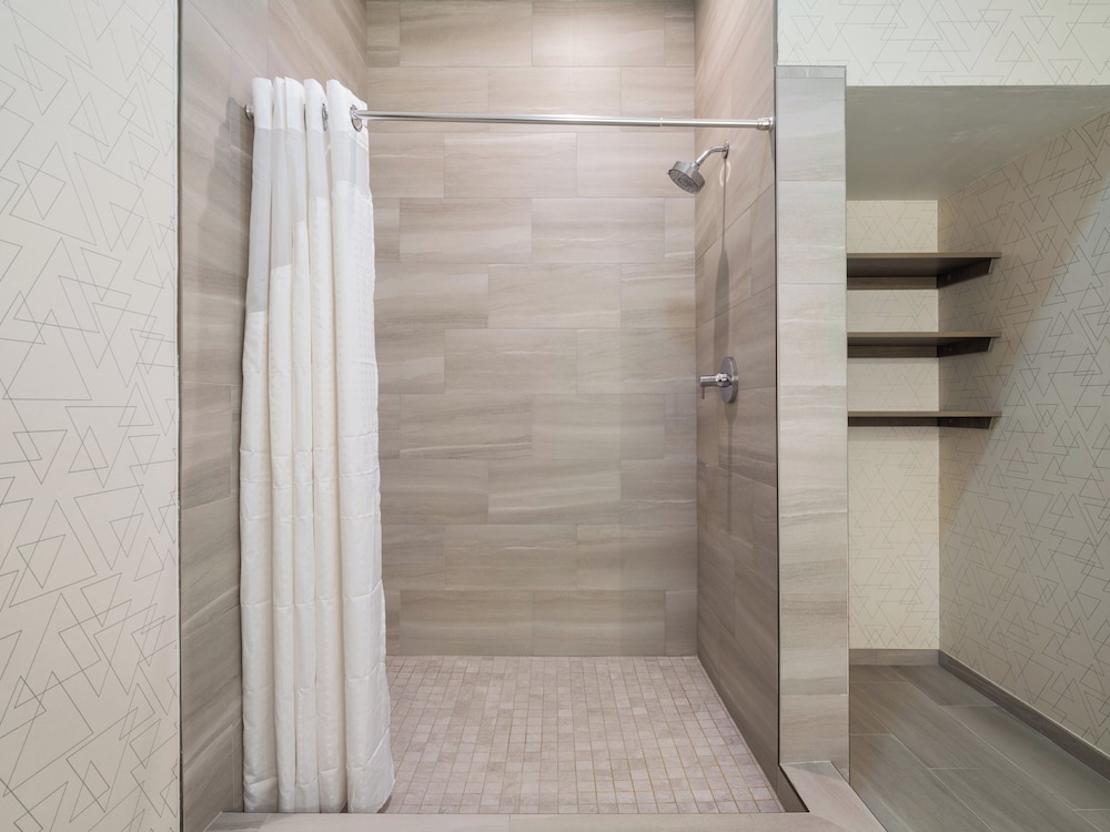 Holiday Inn Express Meadville(I-79 Exit 147a) 27/63
