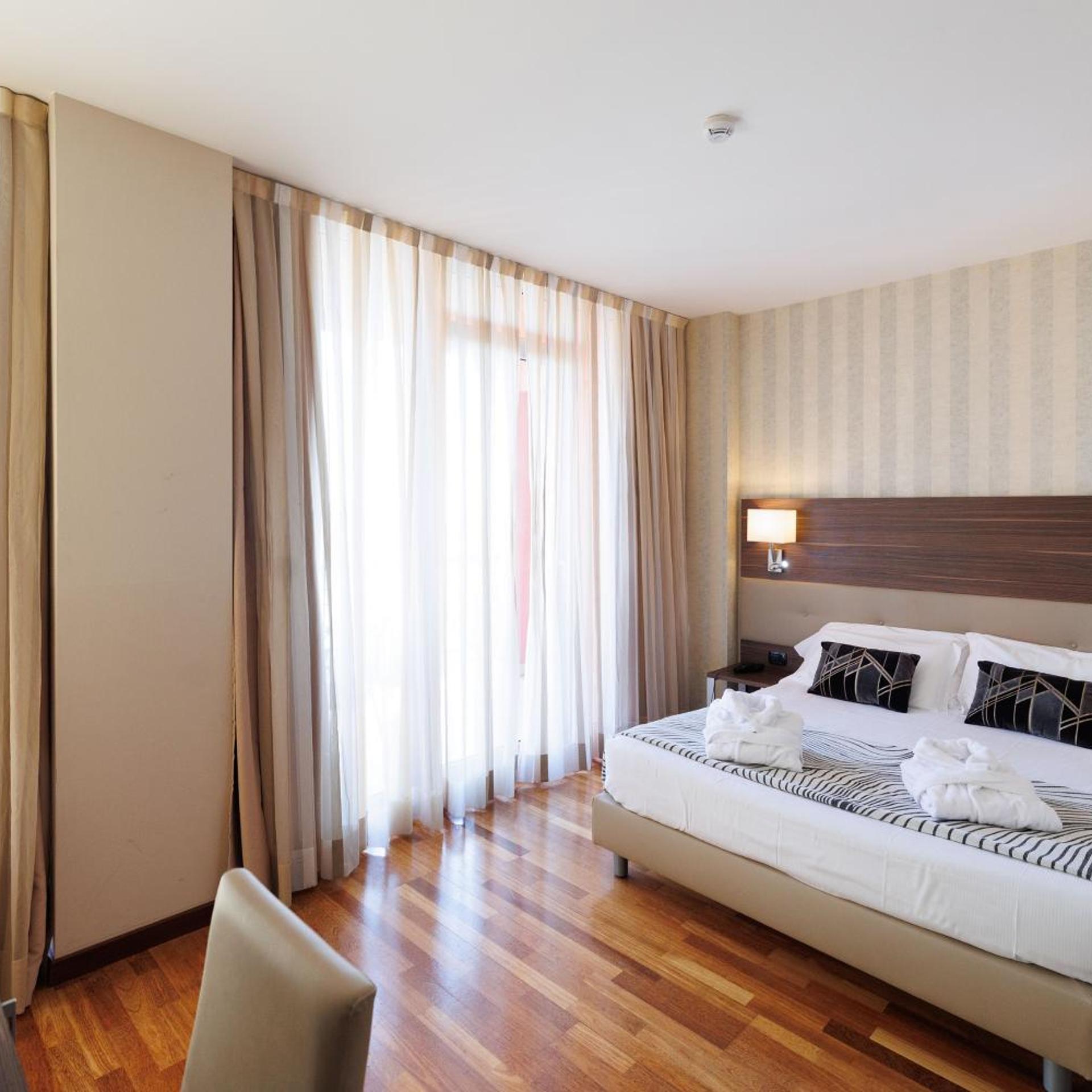 Room, Double or Twin Bed