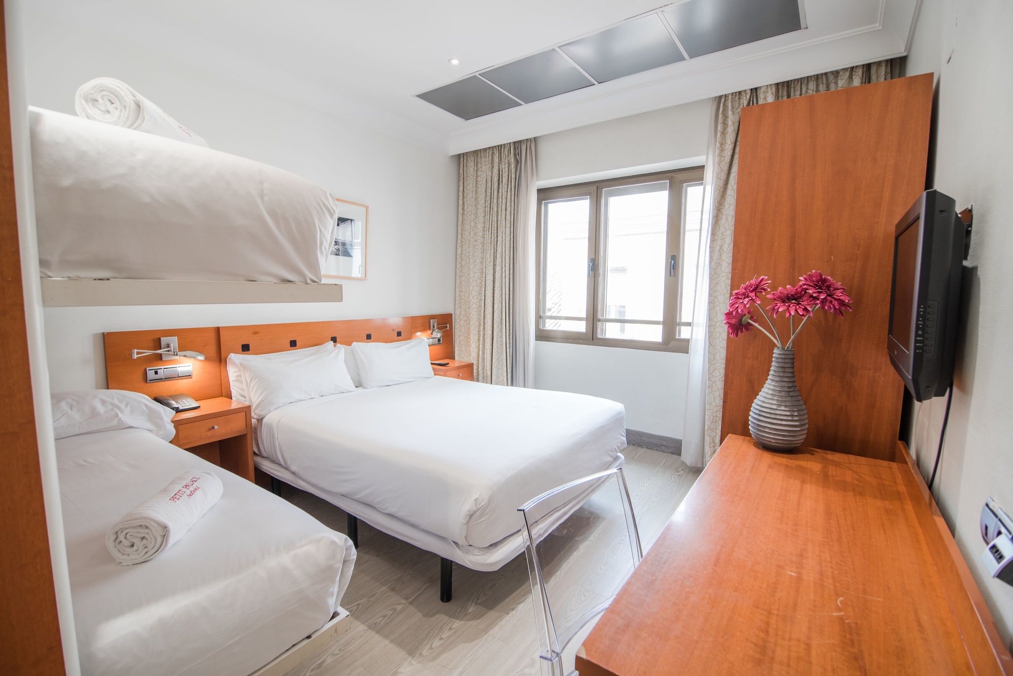 ROOM, QUADRUPLE