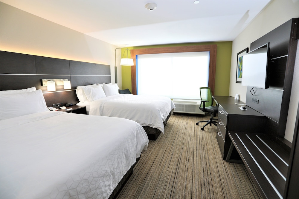 Holiday Inn Express Suites Forney 17/55