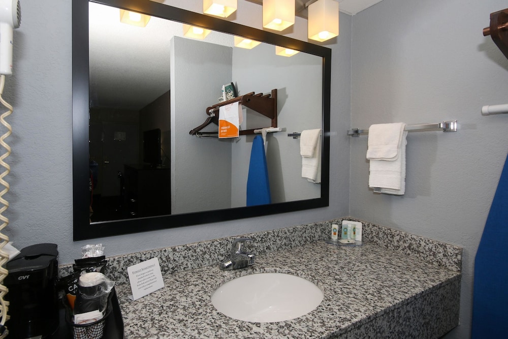 Quality Inn Clinton - Laurens I-26 4/30