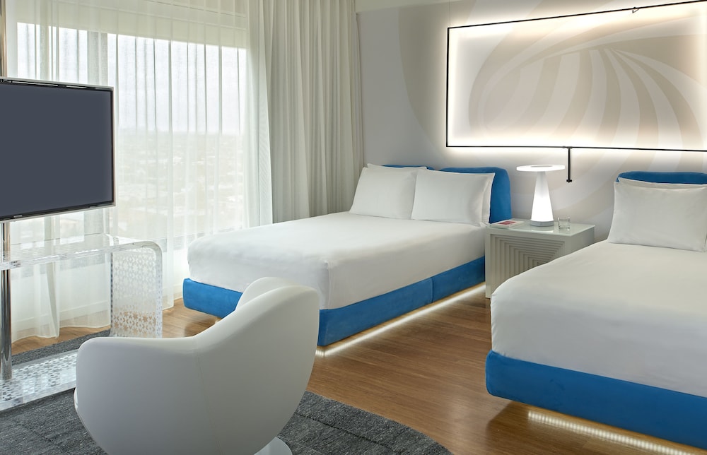 The Valorian Los Angeles, Curio Collection by Hilton 76/87
