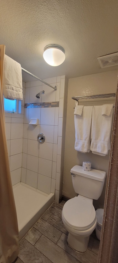 True North Motel 52/57