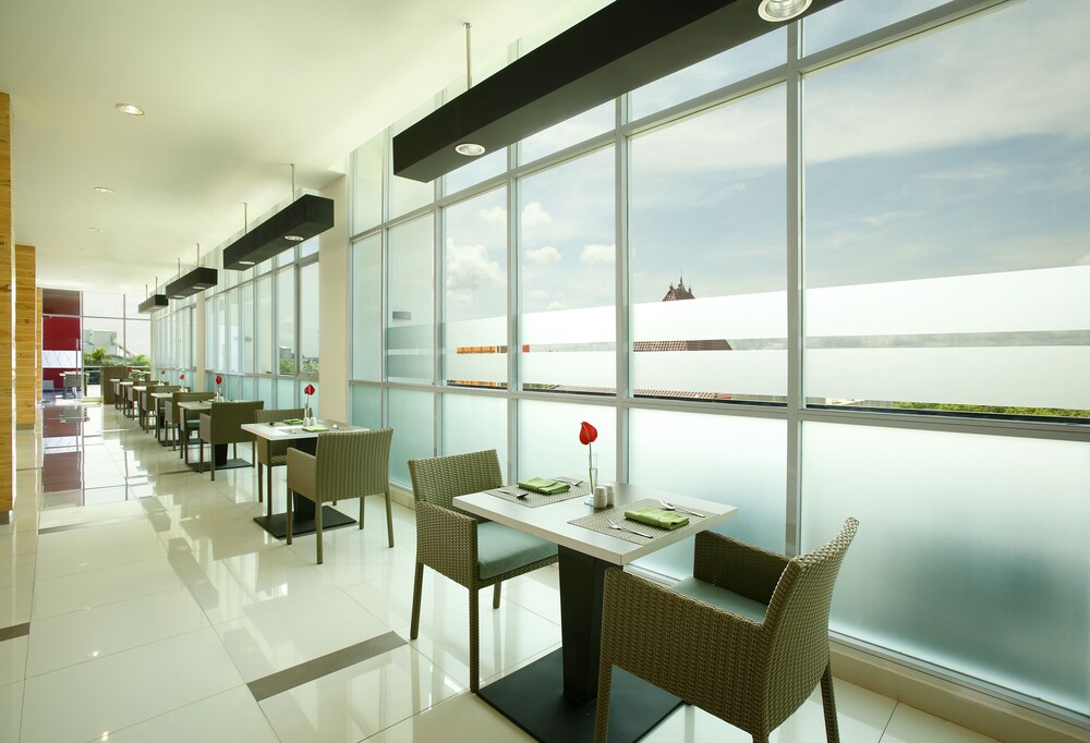 Hotel Santika Cikarang 30/49