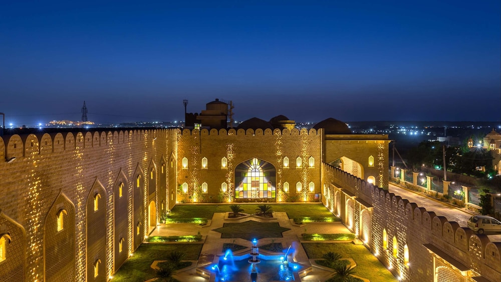 Sairafort Sarovar Portico 2/33