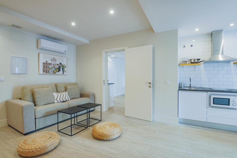 Apartamentos Magna Sevilla 38/68