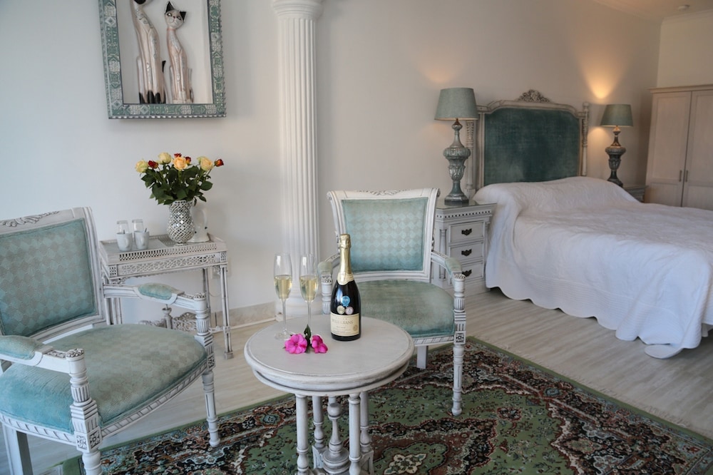 Misty Waves Boutique Hotel 59/79