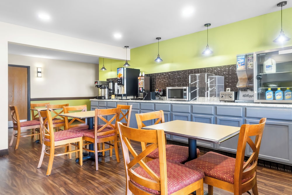 Travel Inn & Suites 33/50