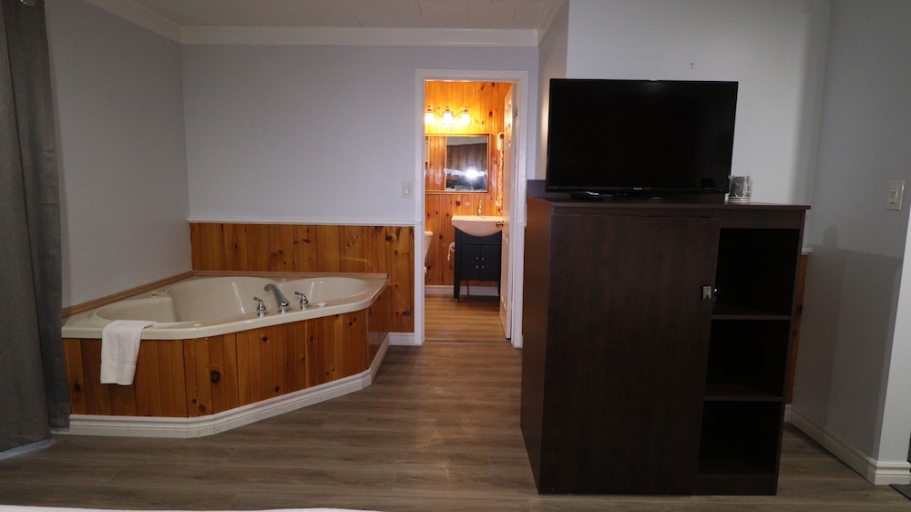 Algonquin Lakeside Inn 14/50