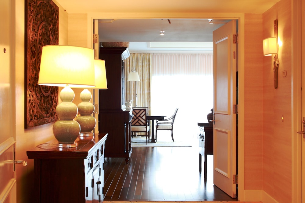 The Kahala Hotel and Resort 53/80