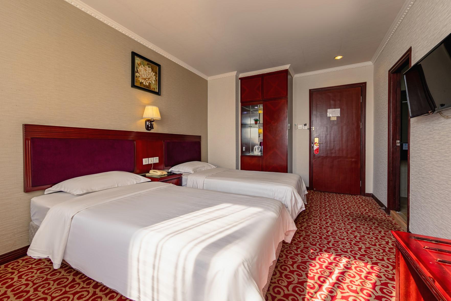 Standard, Twin Beds, No Window