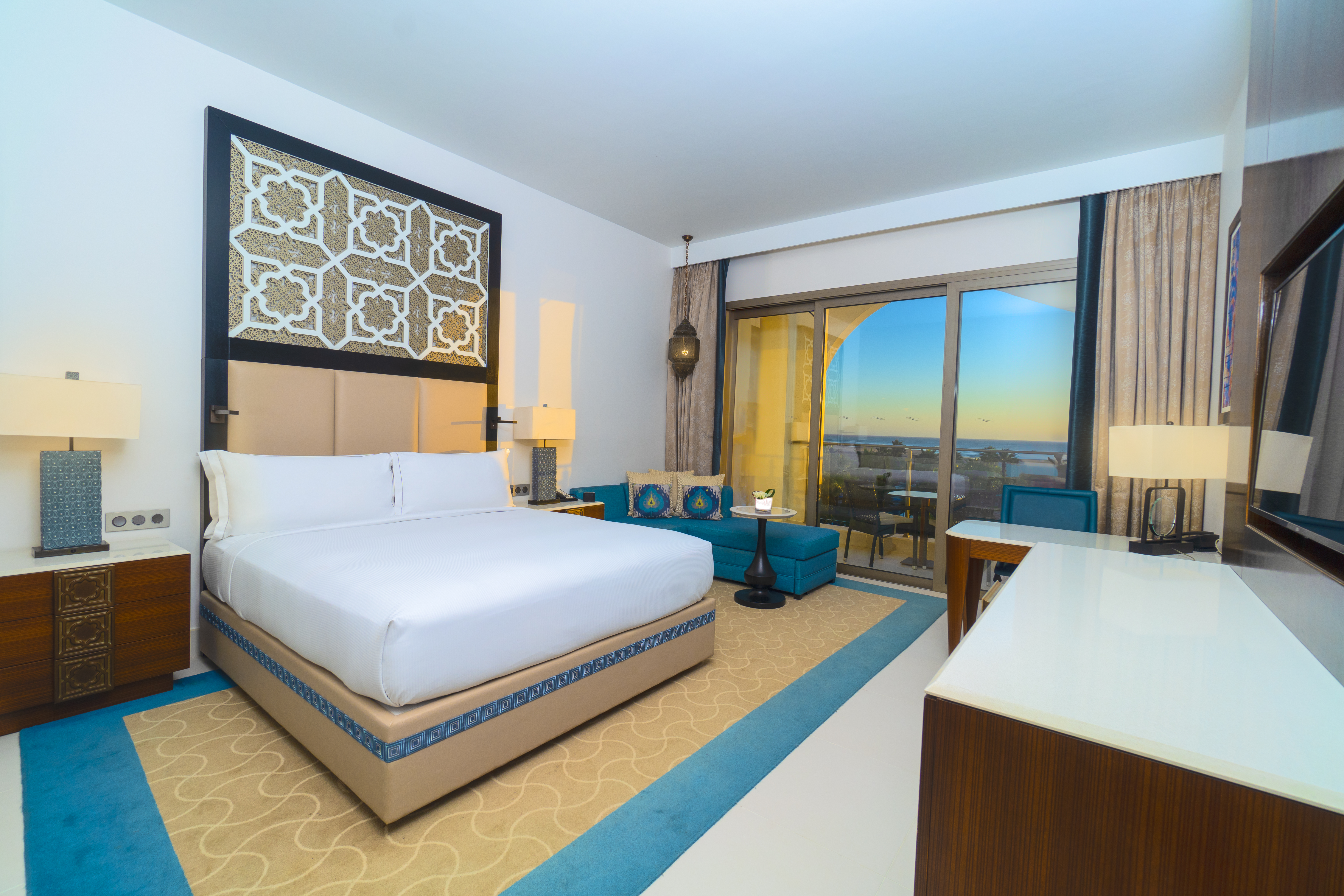 DELUXE, KING BED, OCEAN VIEW