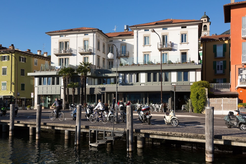 Hotel Lago Di Garda 74/77