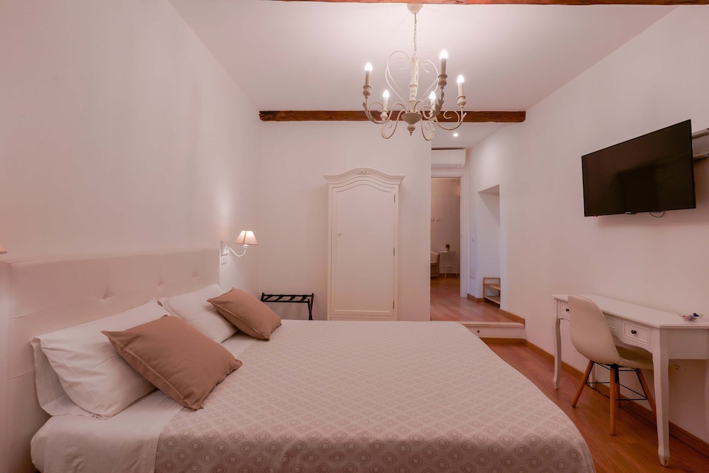 COMFORT, KING BED, CITY VIEW