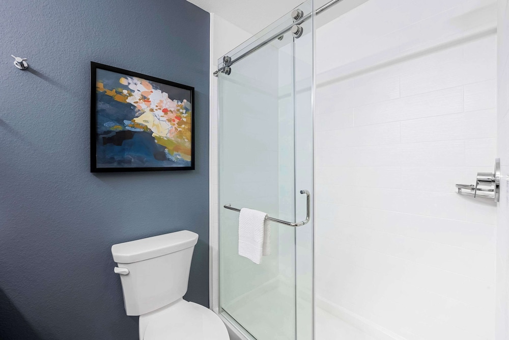 Everhome Suites Fayetteville near Fort Bragg 33/34