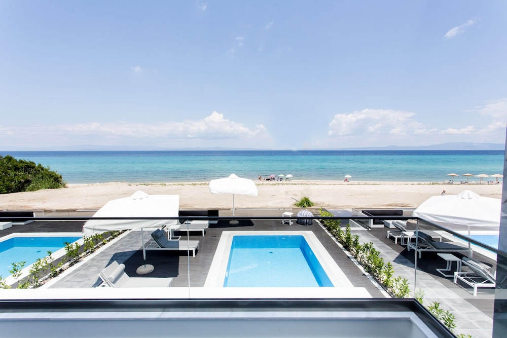 Crystal Villas & Suites 29/39