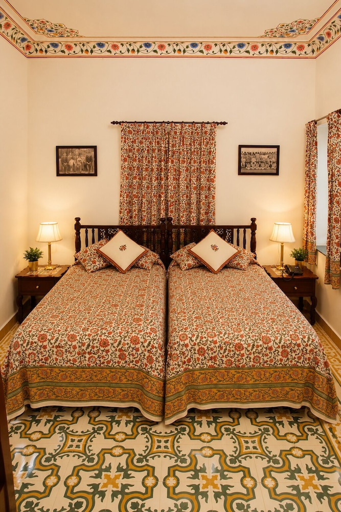 Welcomeheritage Bijayniwas Palace 14/47