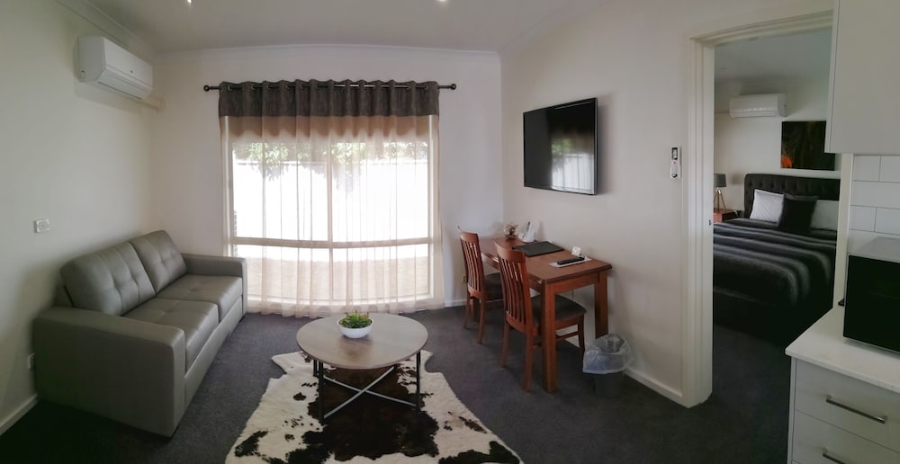 Addison Motor Inn 27/42