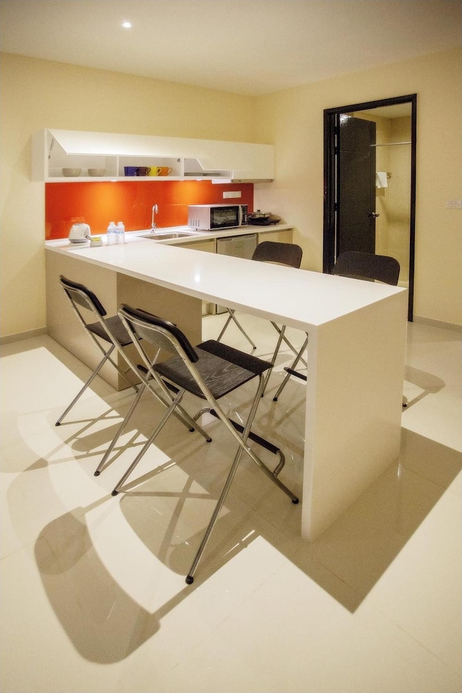 Cathayana Hotel 4/25