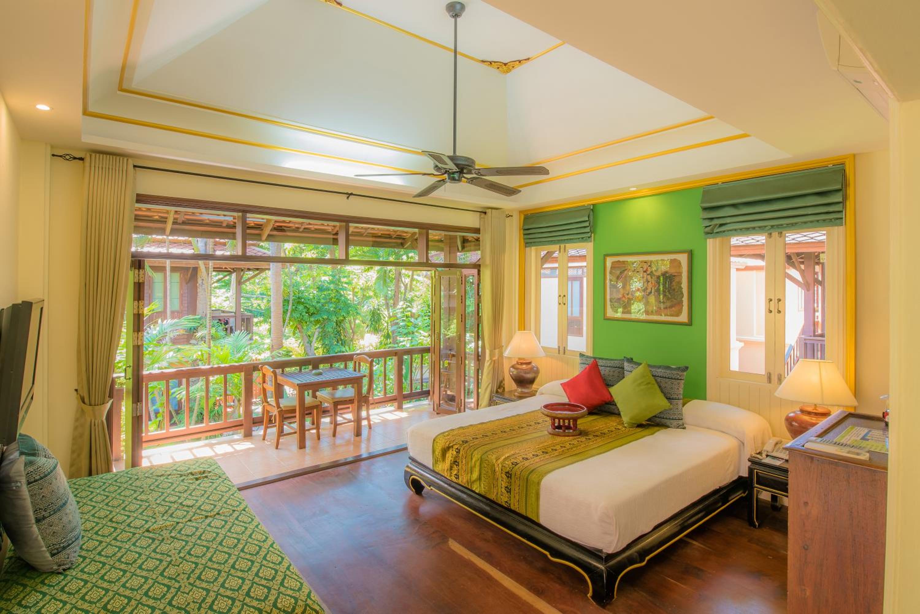 Gold, Upstairs, Forest View