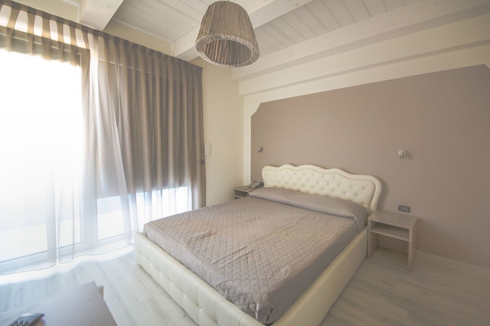 Hotel Leonardo &amp; Residenza Marconi 17/50