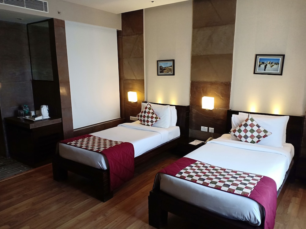 Superior, Twin Beds, Smoking