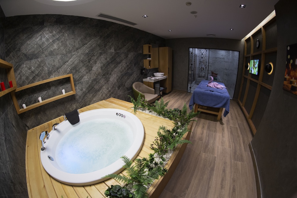 Mayi Hotel 52/55