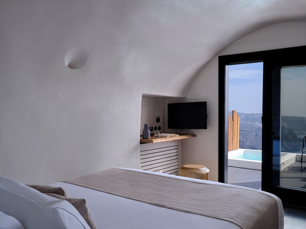 CAVE, LUXURY, CALDERA VIEW, OUTDOOR JETTED TUB